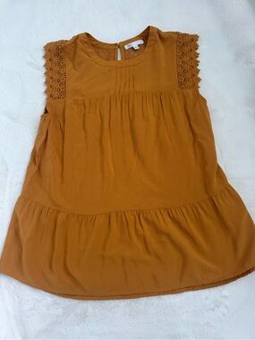 DR2 Sleeveless Lace-Trim Top in Rust